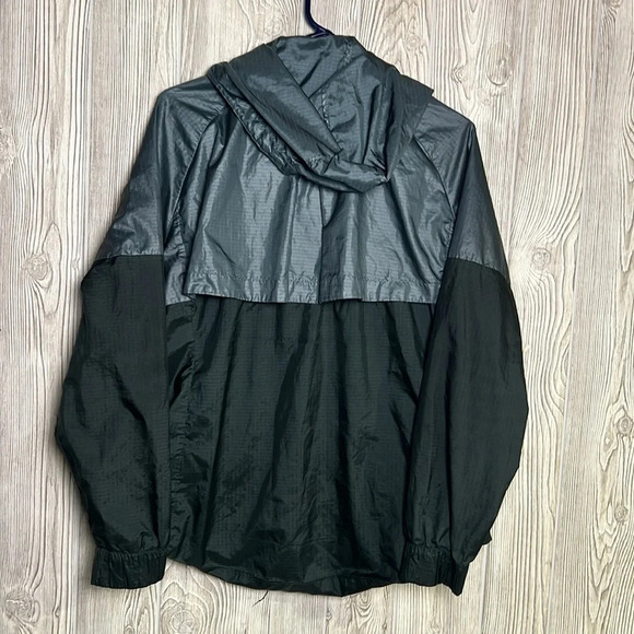 Women’s Nike Windrunner Greenish Jacket Size Xl - Picture 5 of 5